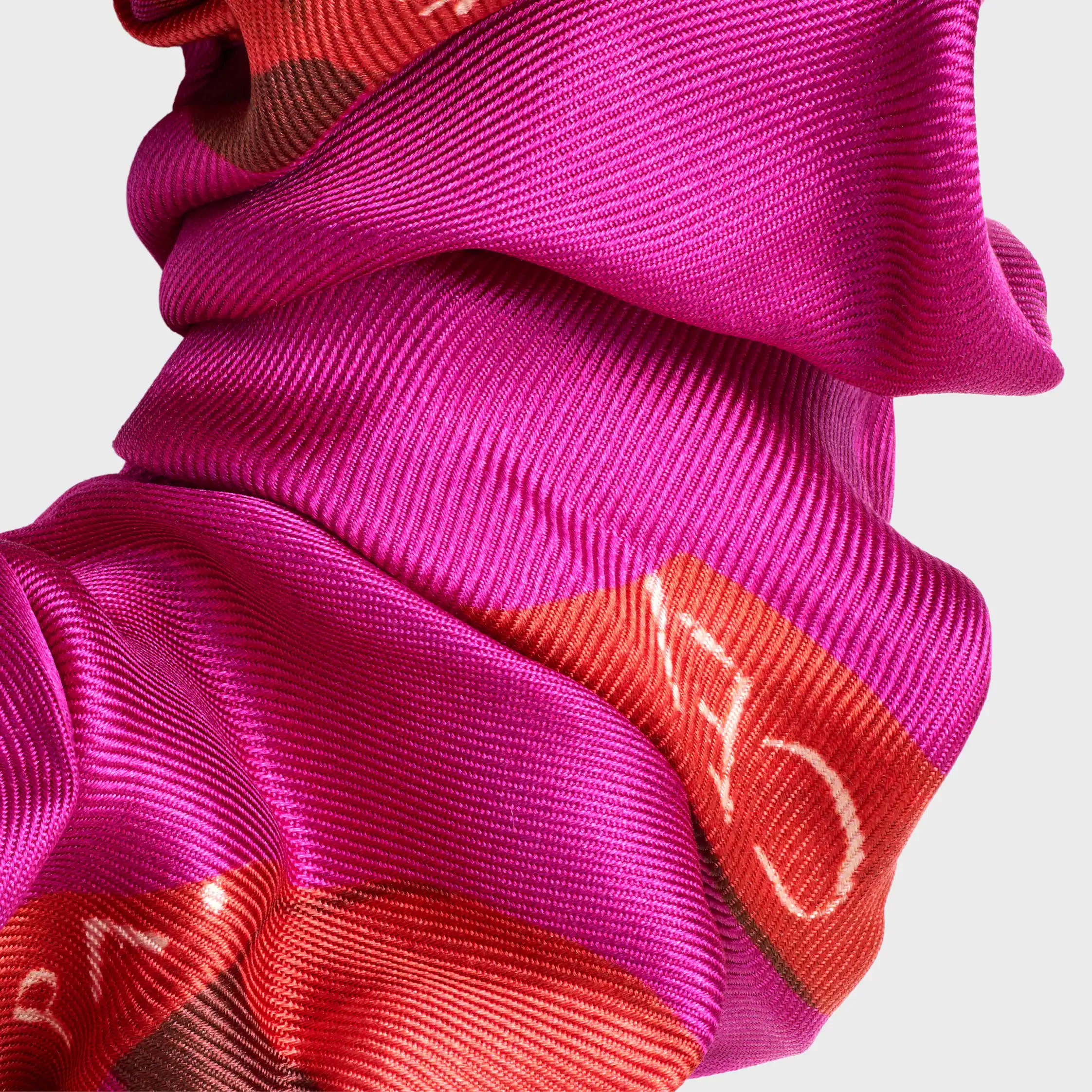 Celine Weaved Ribbons Scrunchy em Seda e Latão com Acabamento Dourado