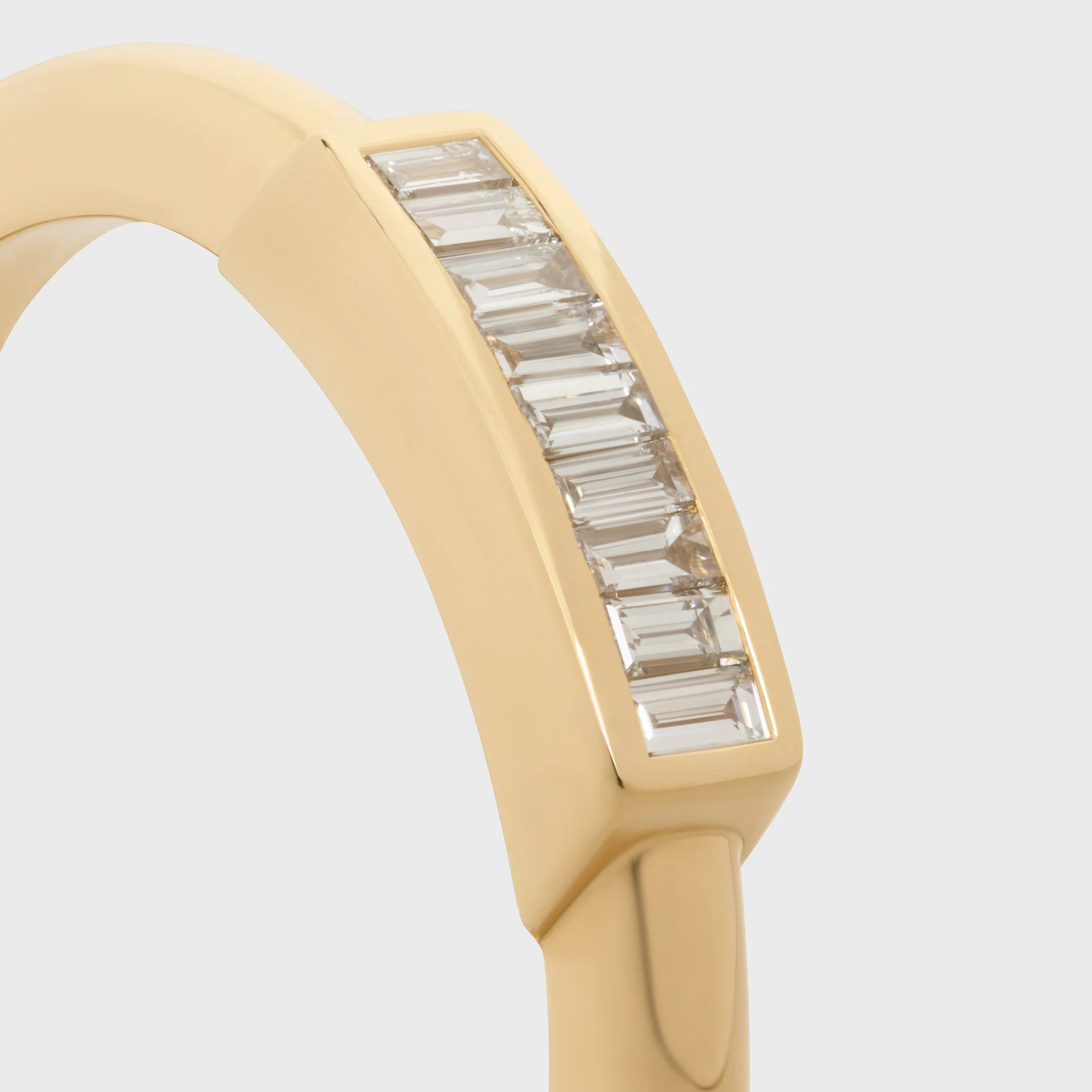 Sistema Anel em Ouro Amarelo e Diamantes