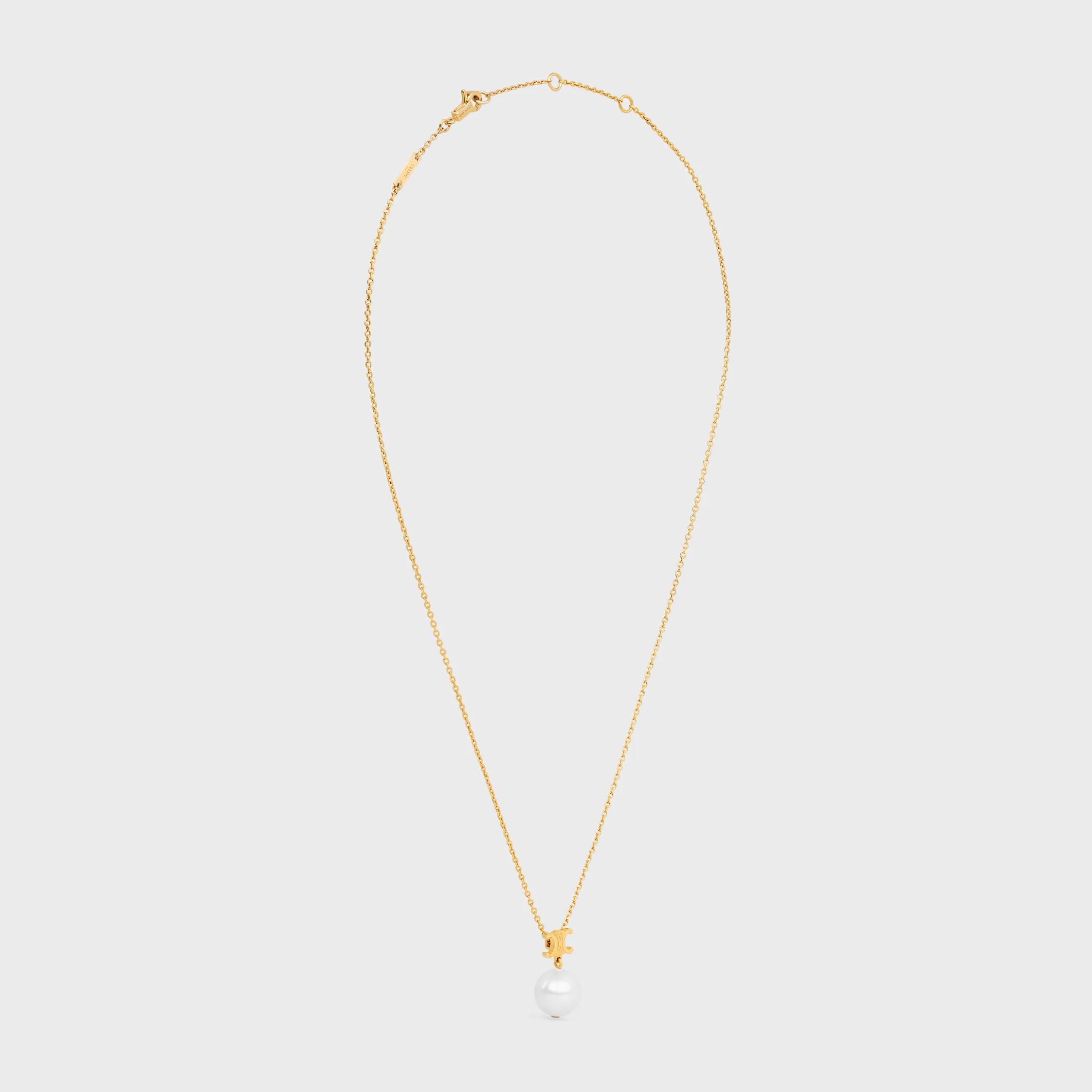 Colar Les Perles Celine em Pérola de Resina e Latão com Acabamento Dourado