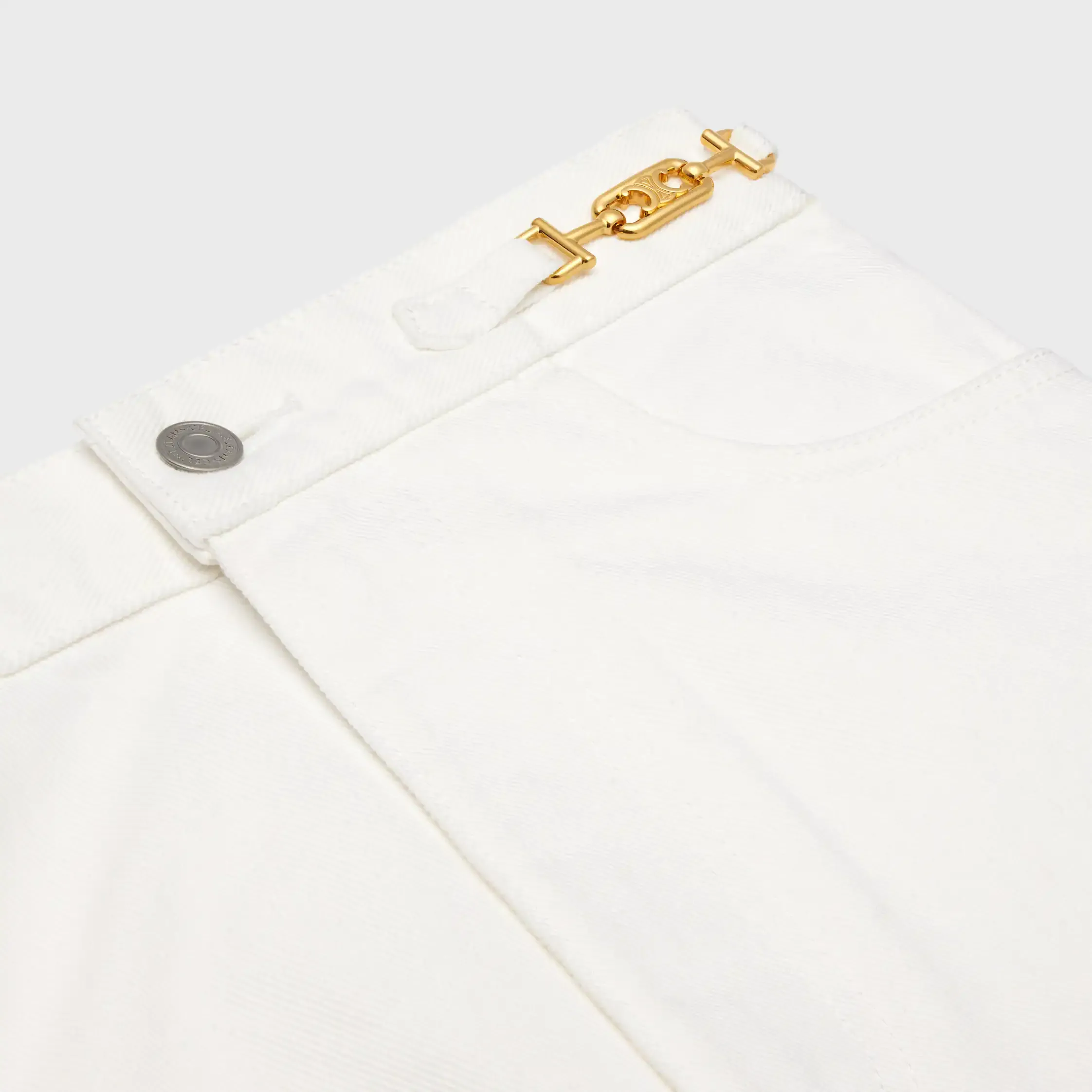 Calças flare Jane em denim lavado óptico branco
