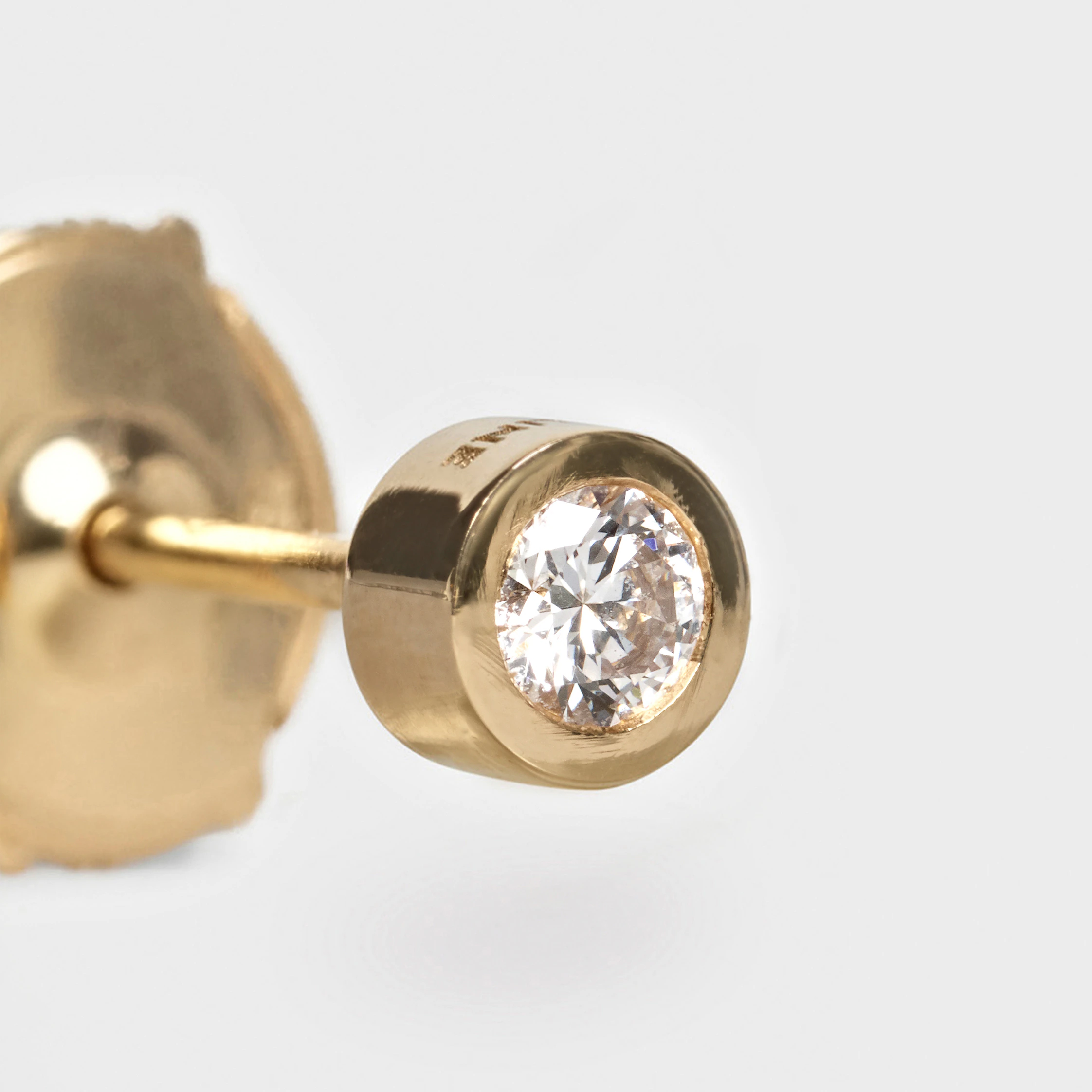 Brinco Celine Sentimental Brillante em Ouro Amarelo e Diamante