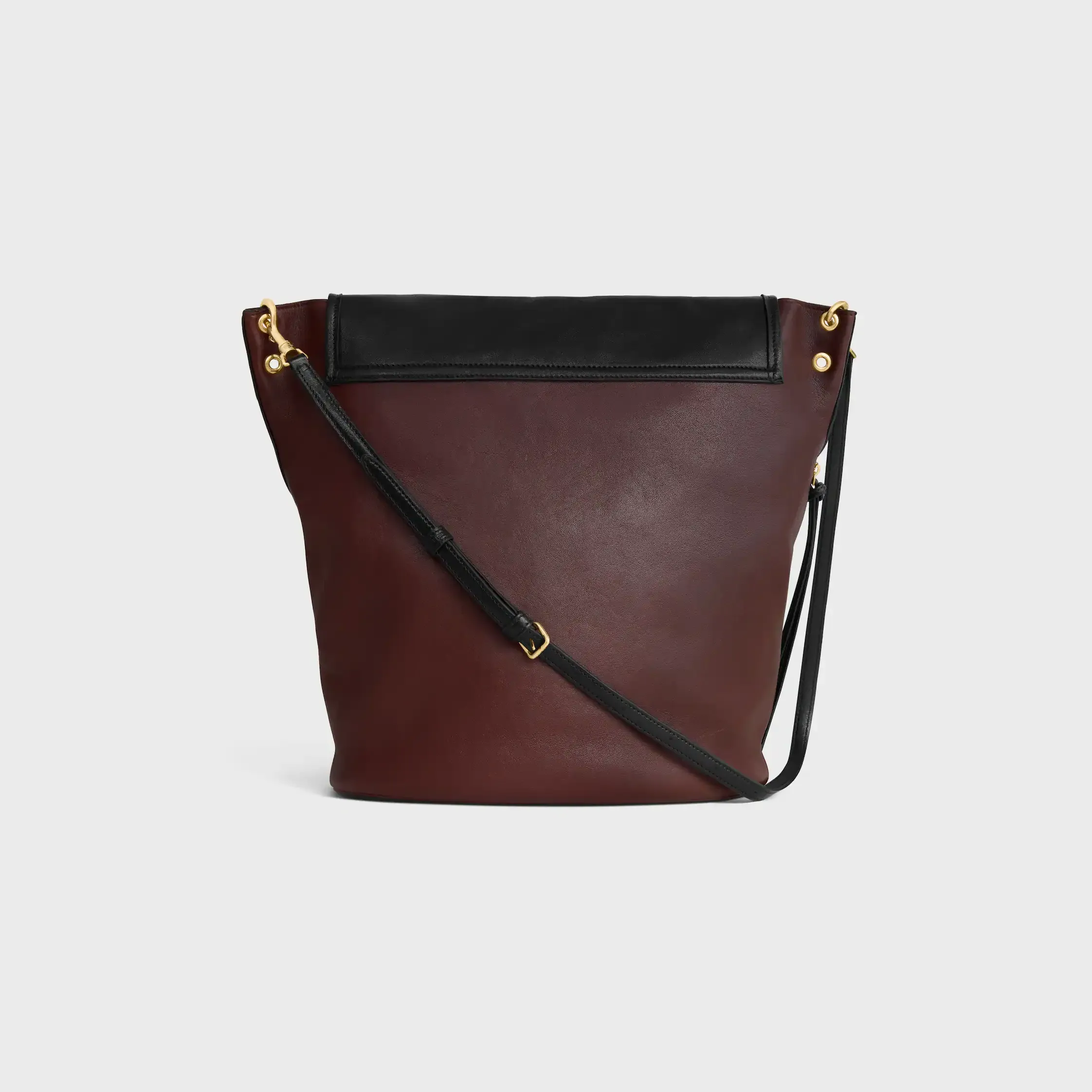BOLSA SOFT TRIOMPHE EM COURO DE CORDEIRO MACIO E BRILHANTE