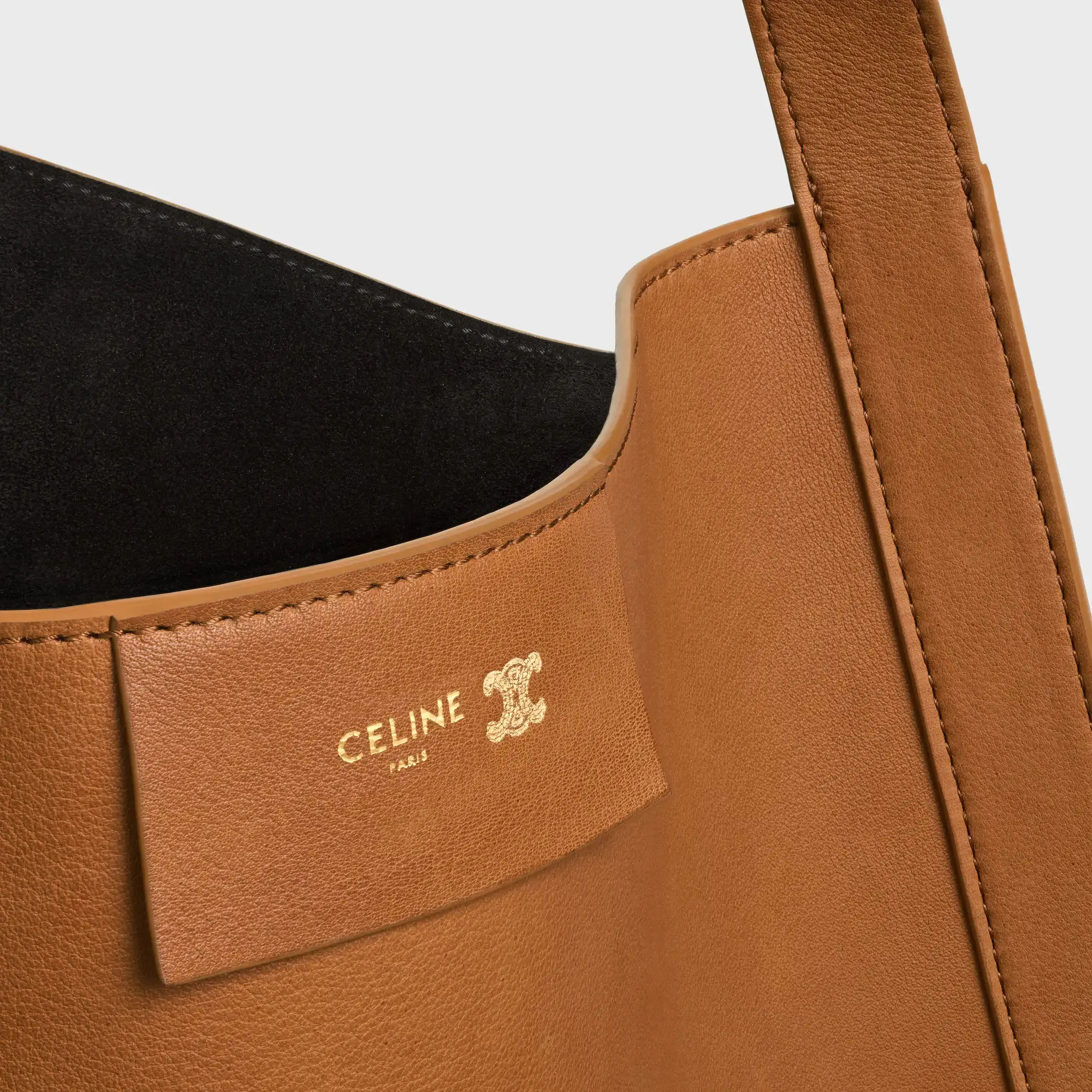 BOLSA CUBO MÉDIO EM COURO DE VACUO MACIO