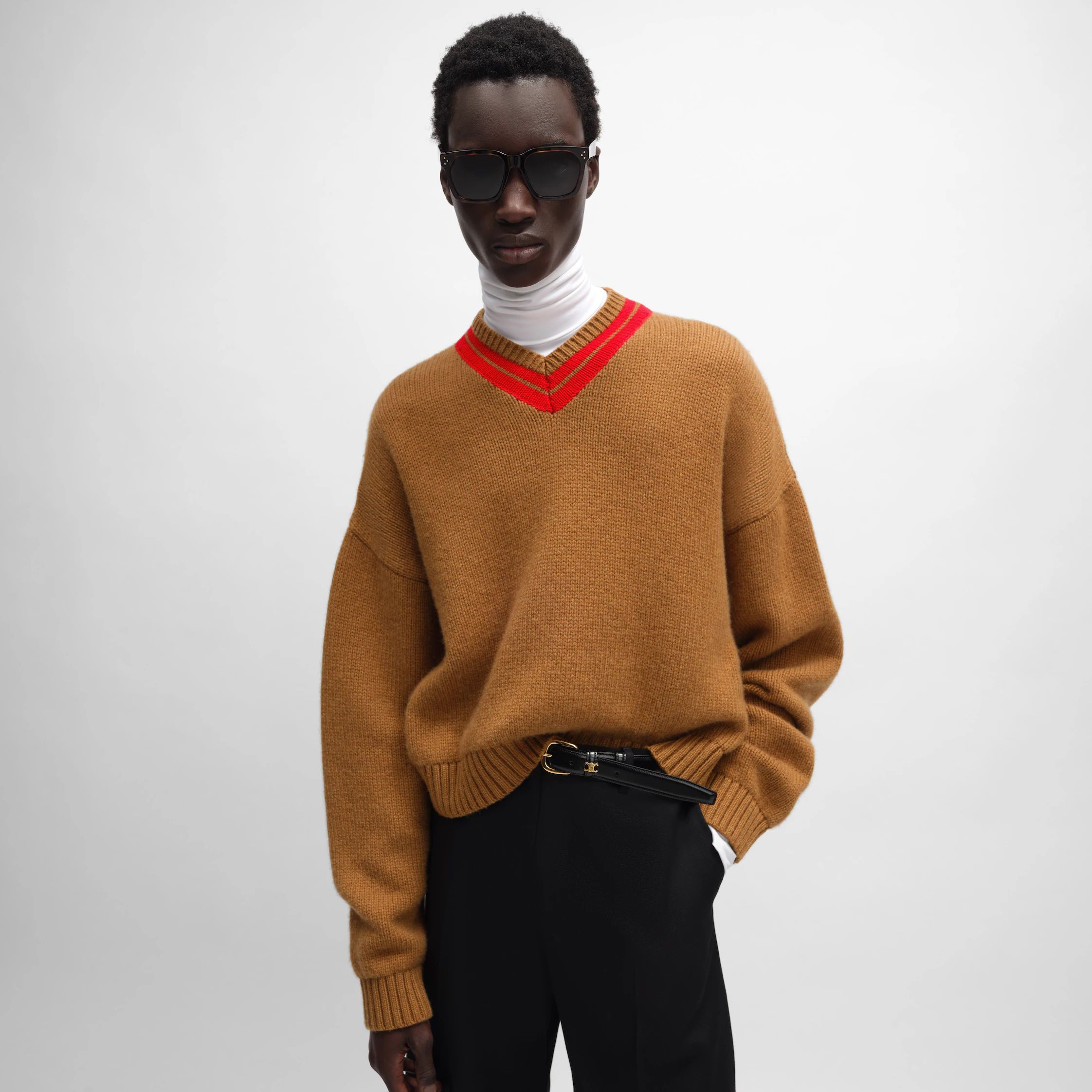 sweater com decote em V em cashmere