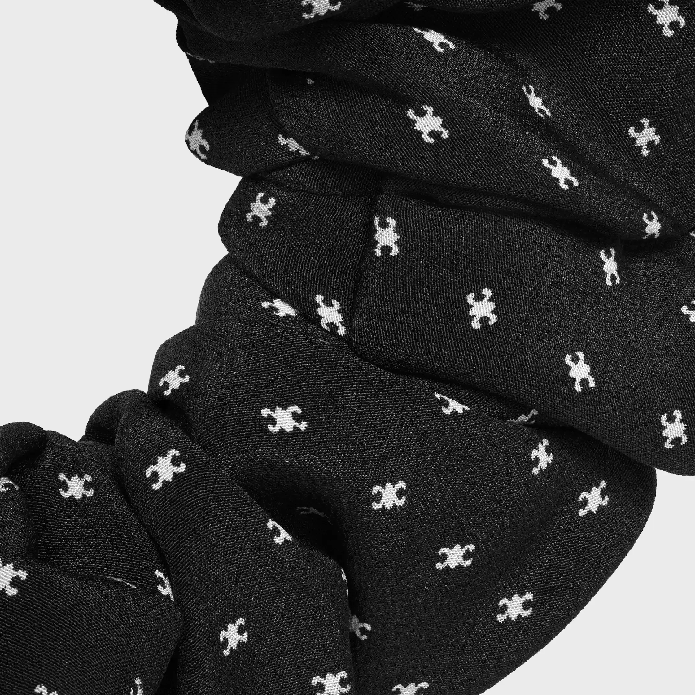 Celine Micro Triomphe Scrunchy em Seda e Latão com Acabamento Dourado