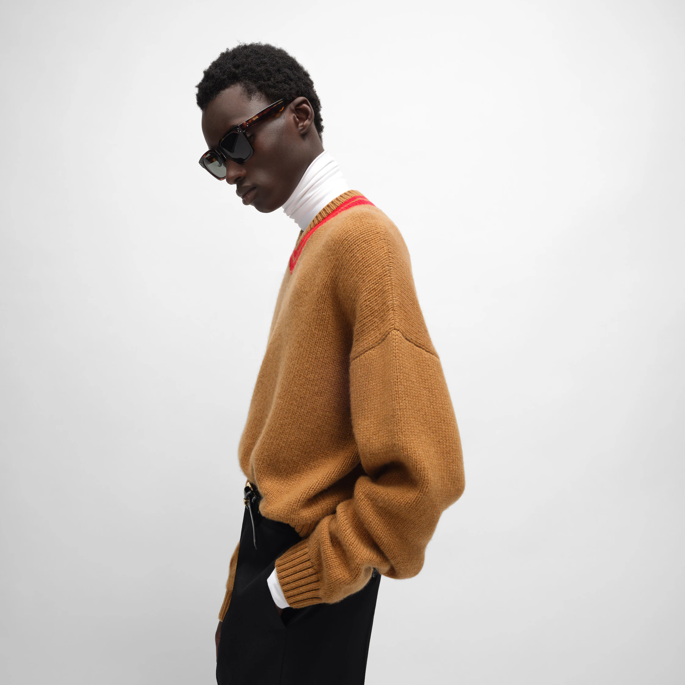sweater com decote em V em cashmere