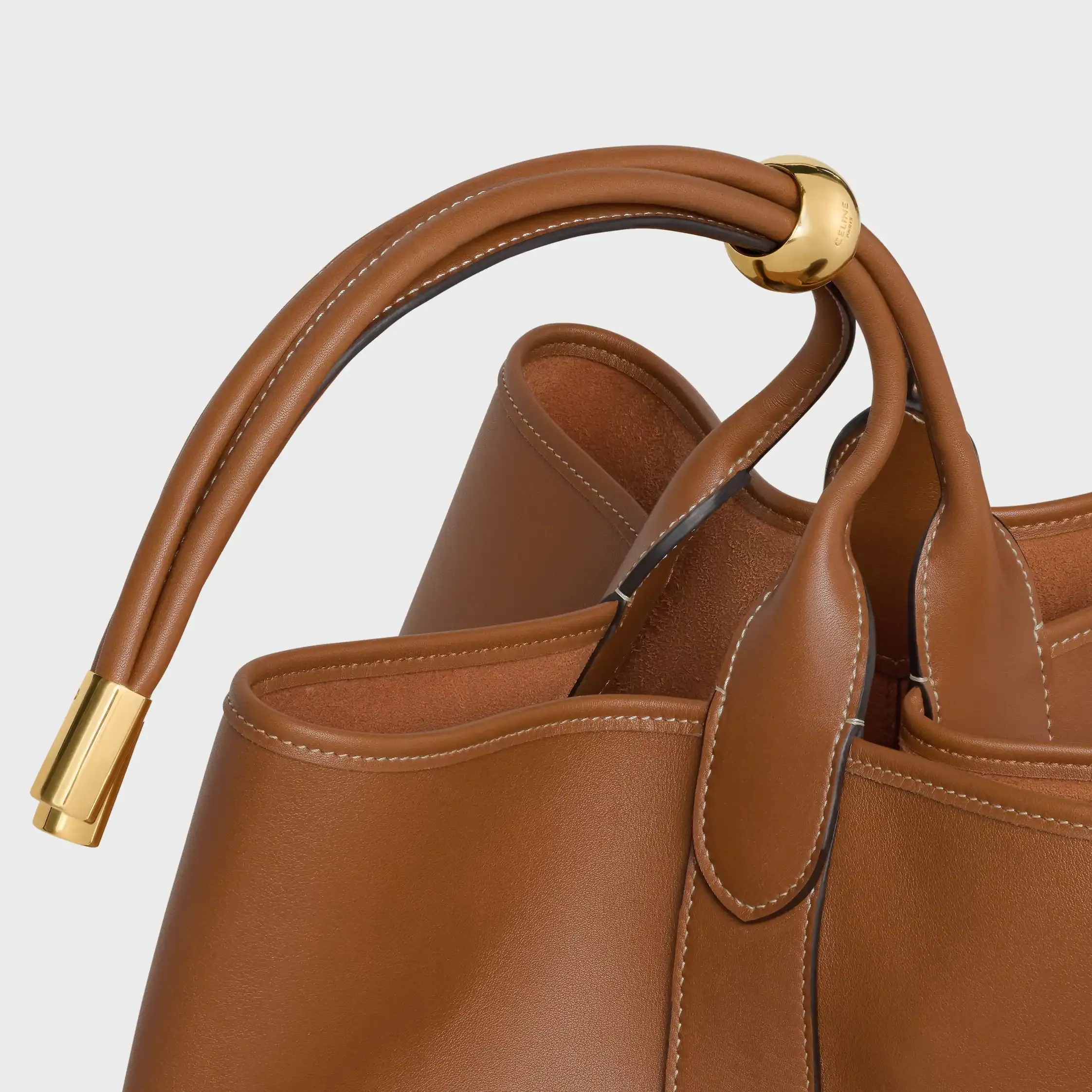BOLSA BUCKET GRANDE EM COURO DE VACUO MACIO