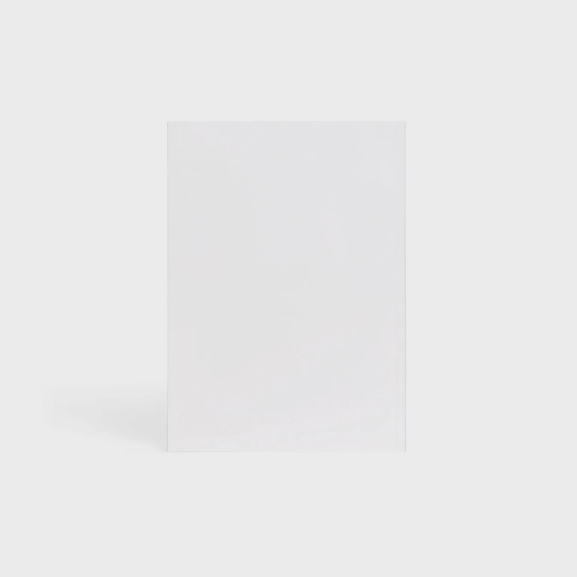 caderno médio em papel