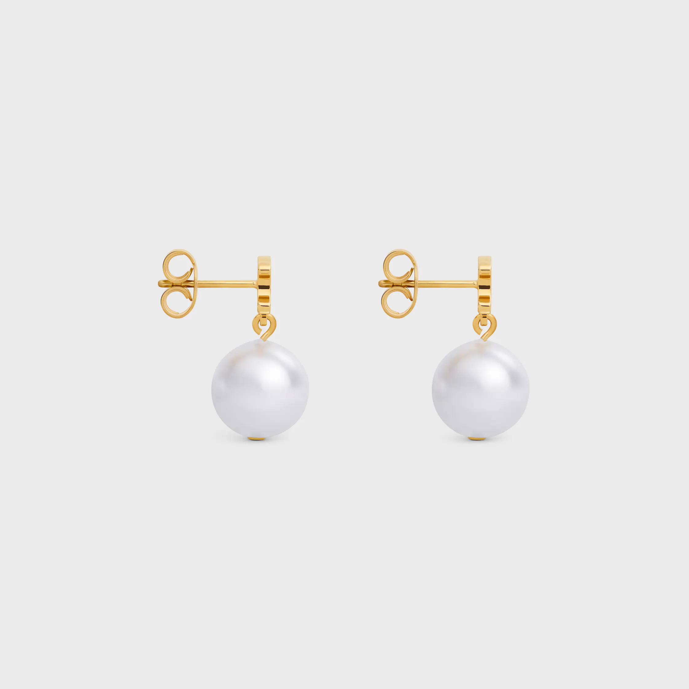 Brincos Les Perles Celine em Latão com Acabamento Dourado e Pérolas de Resina
