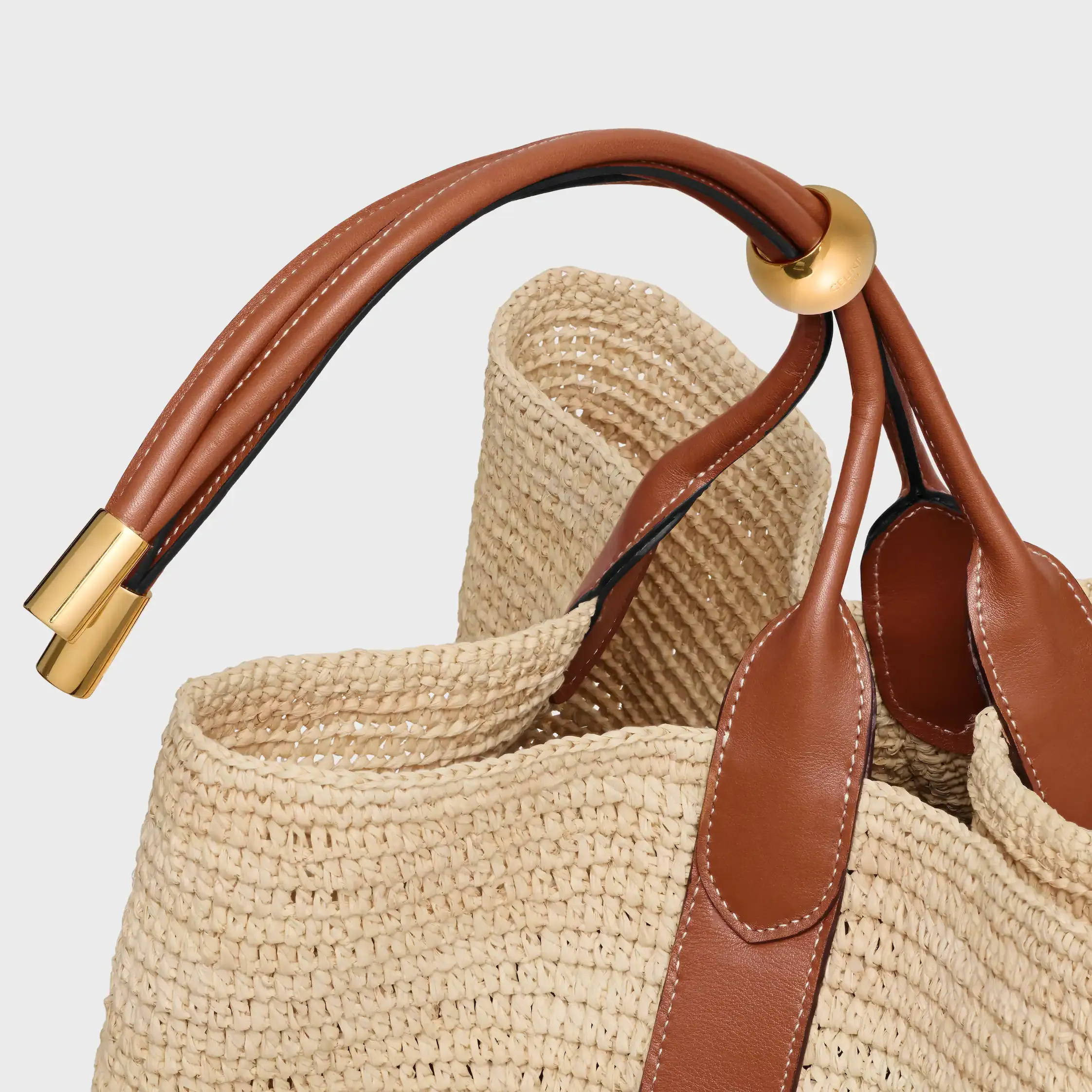 BOLSA BUCKET GRANDE EM RATTAN E COU DE VACA