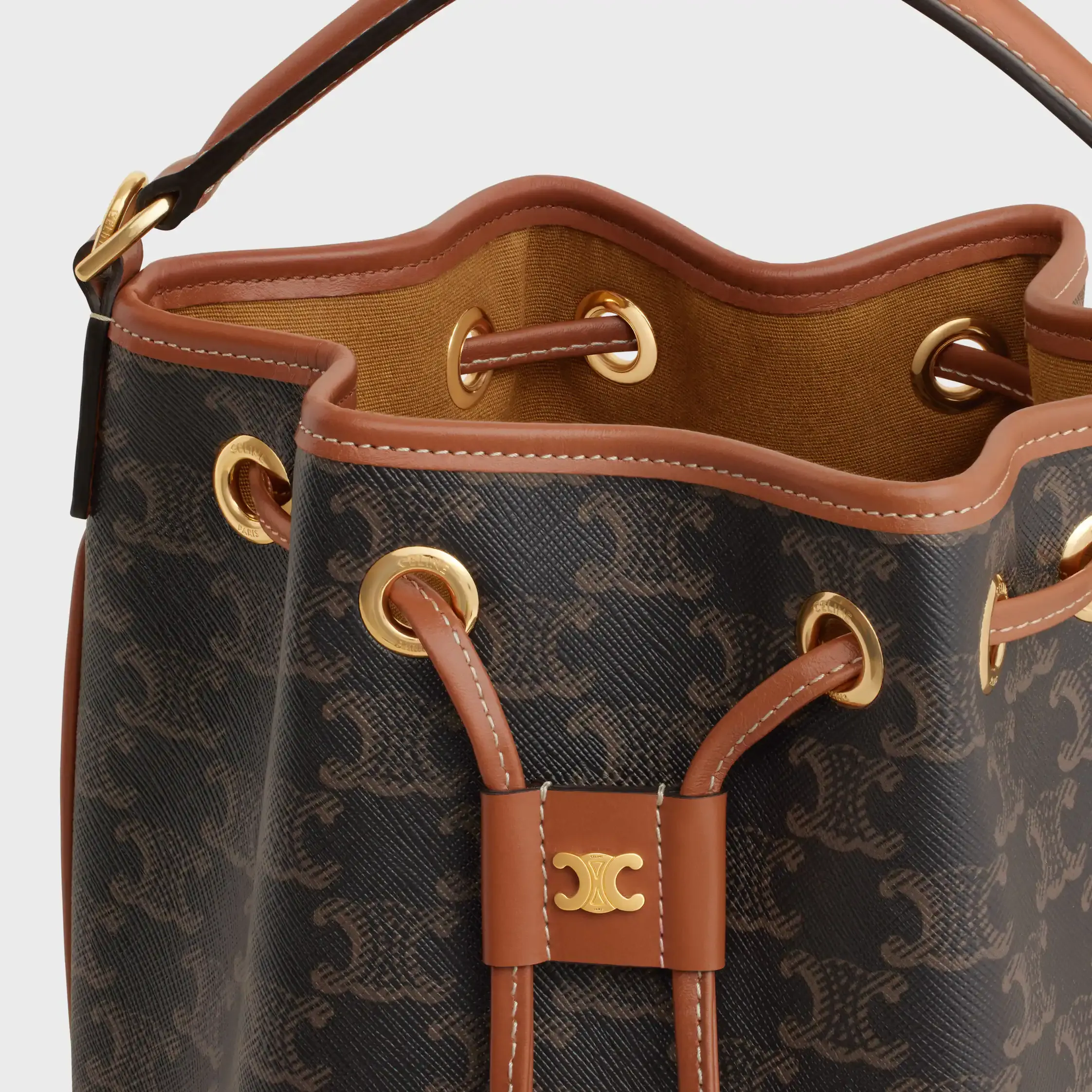 BOLSA CLARA EM TECIDO TRIOMPHE E COURO DE VACA