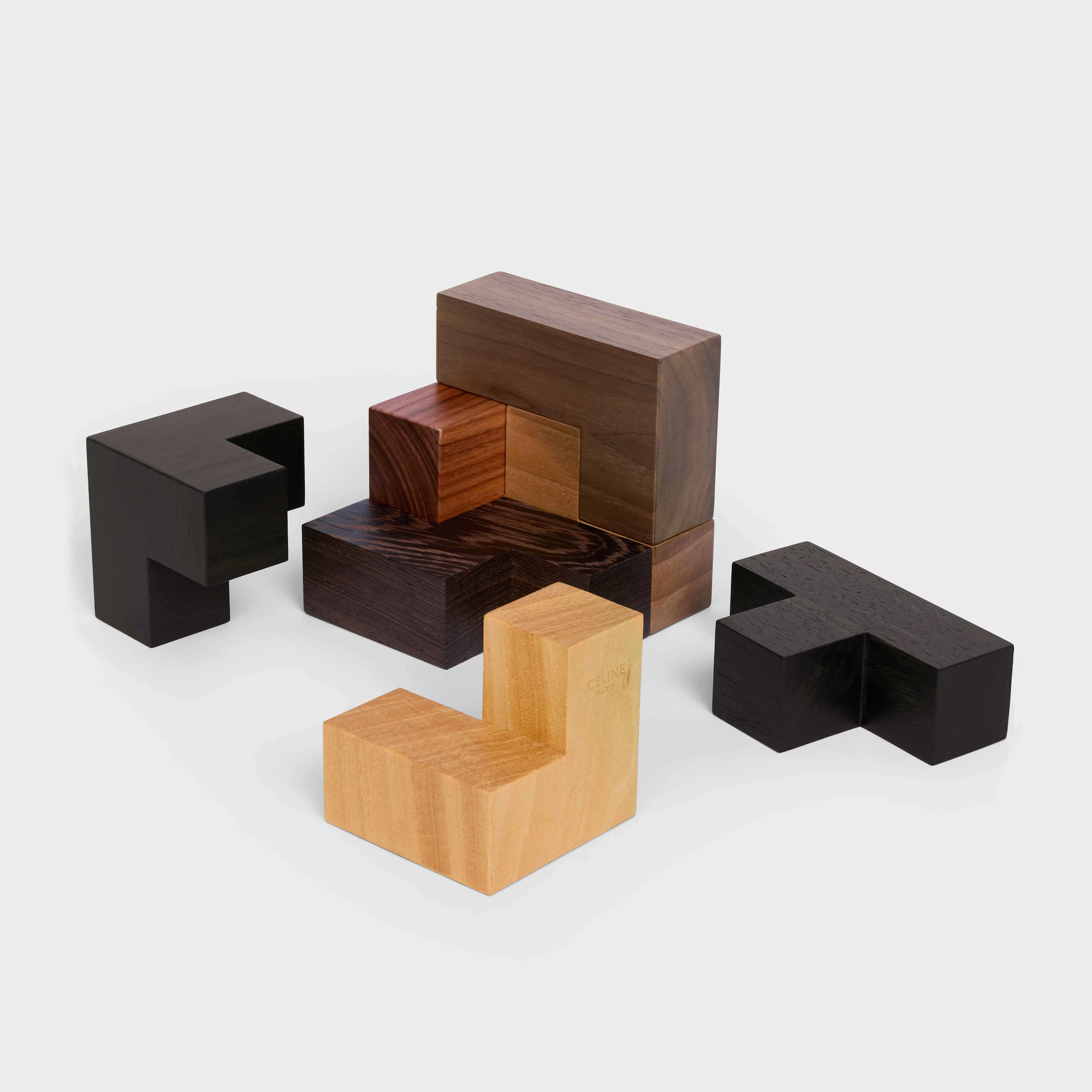 Cubo de quebra-cabeça em madeira e estojo de couro natural