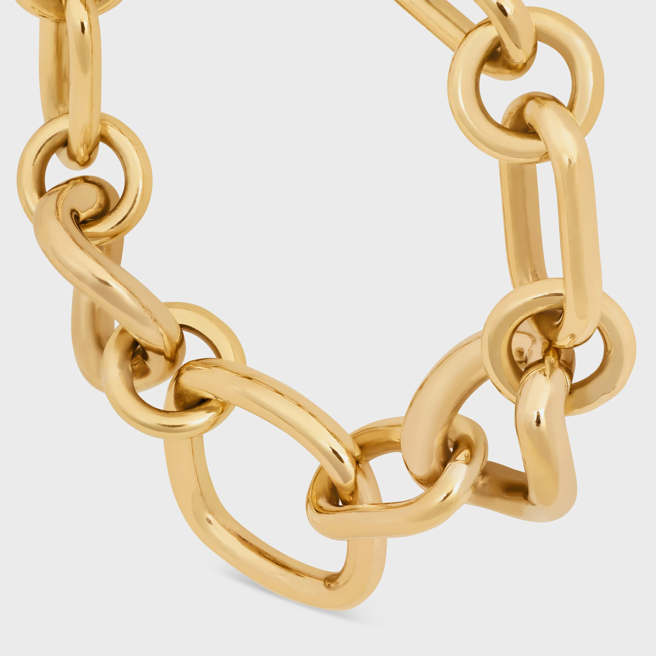 CHARMS MODERNOS FINOS GOURMETTE EM LATÃO COM ACABAMENTO DOURADO