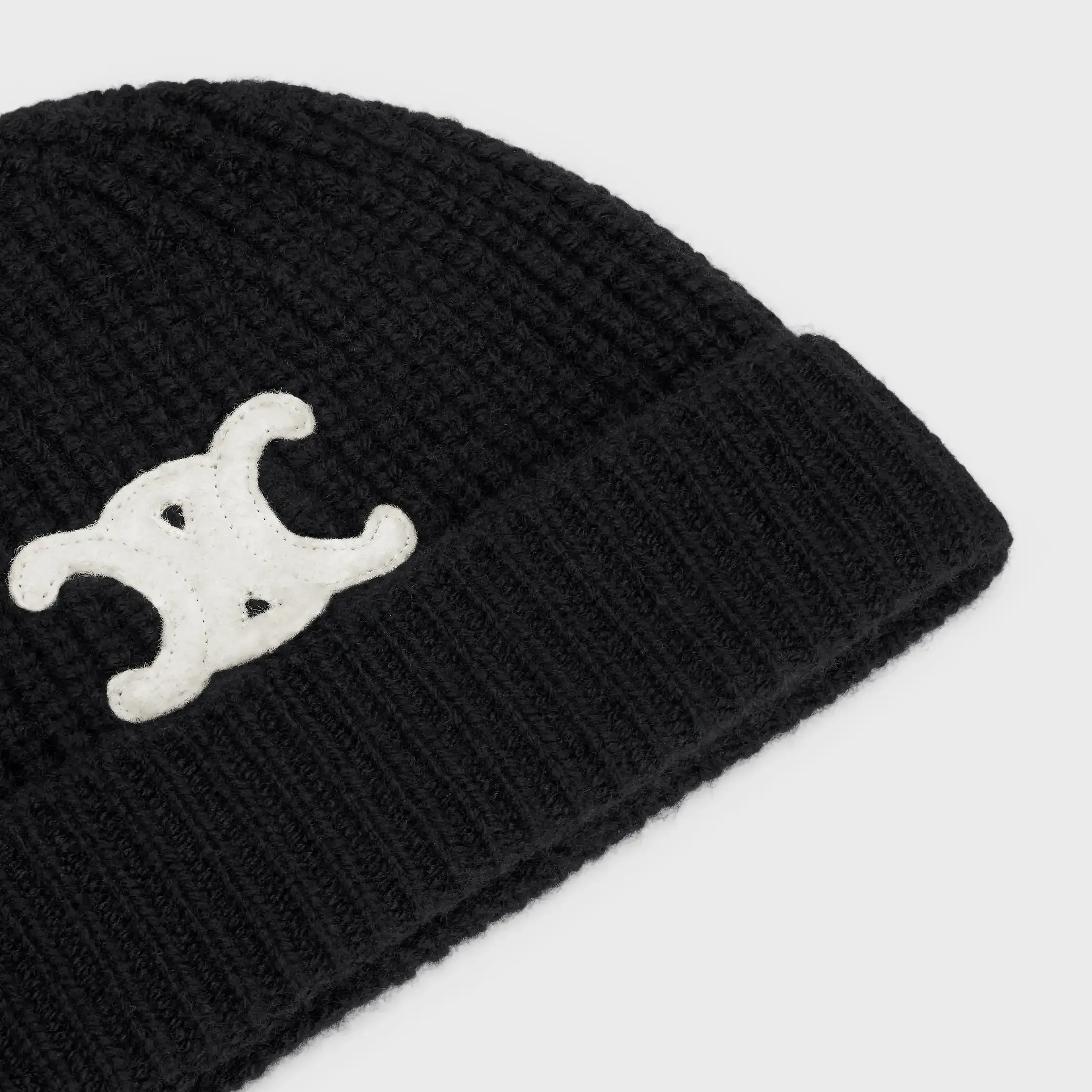 TRIOMPHE BEANIE EM CASHMERE SEM COSTURAS