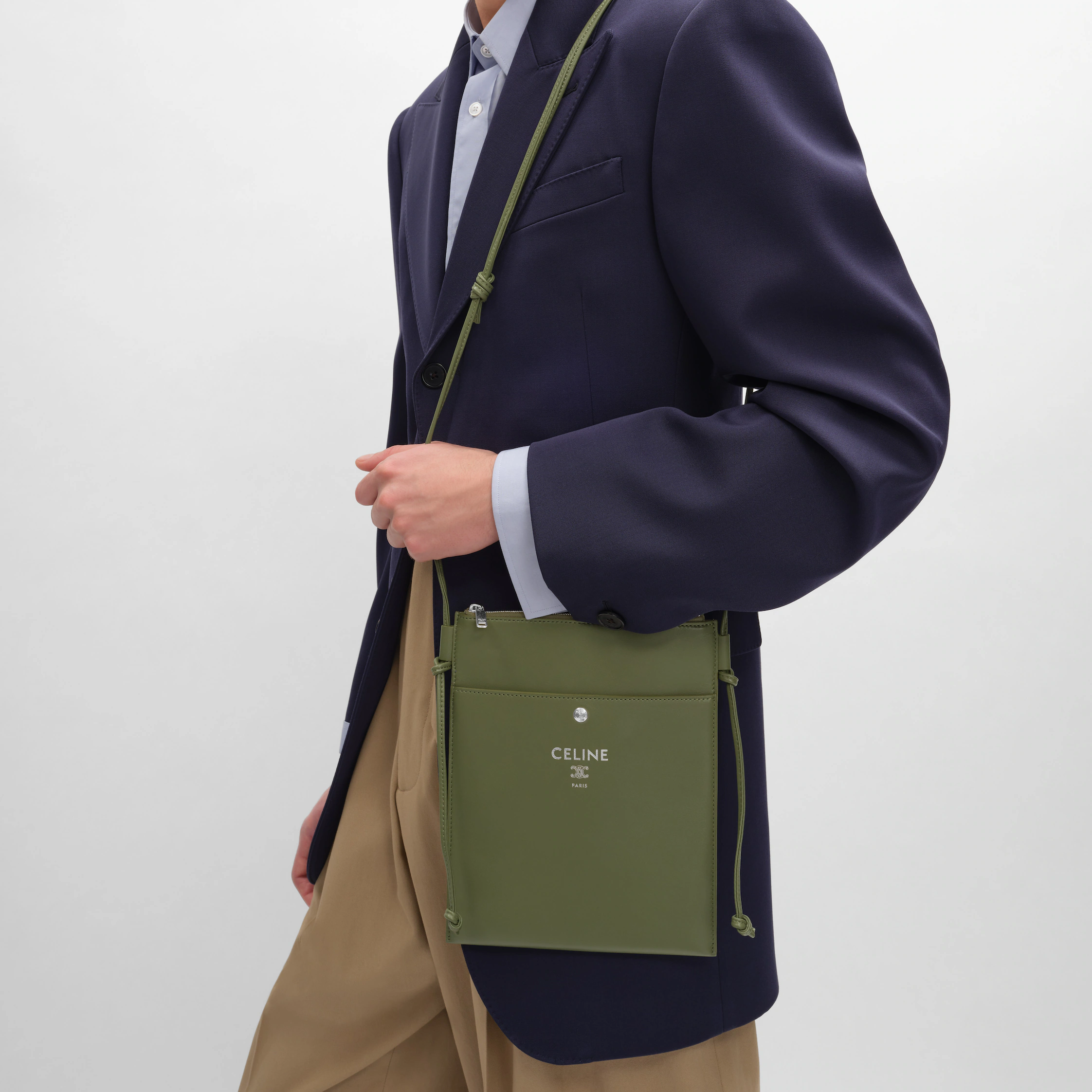 BOLSA PORTÁTIL SHARP EM PELE DE CORDEIRO LISOS
