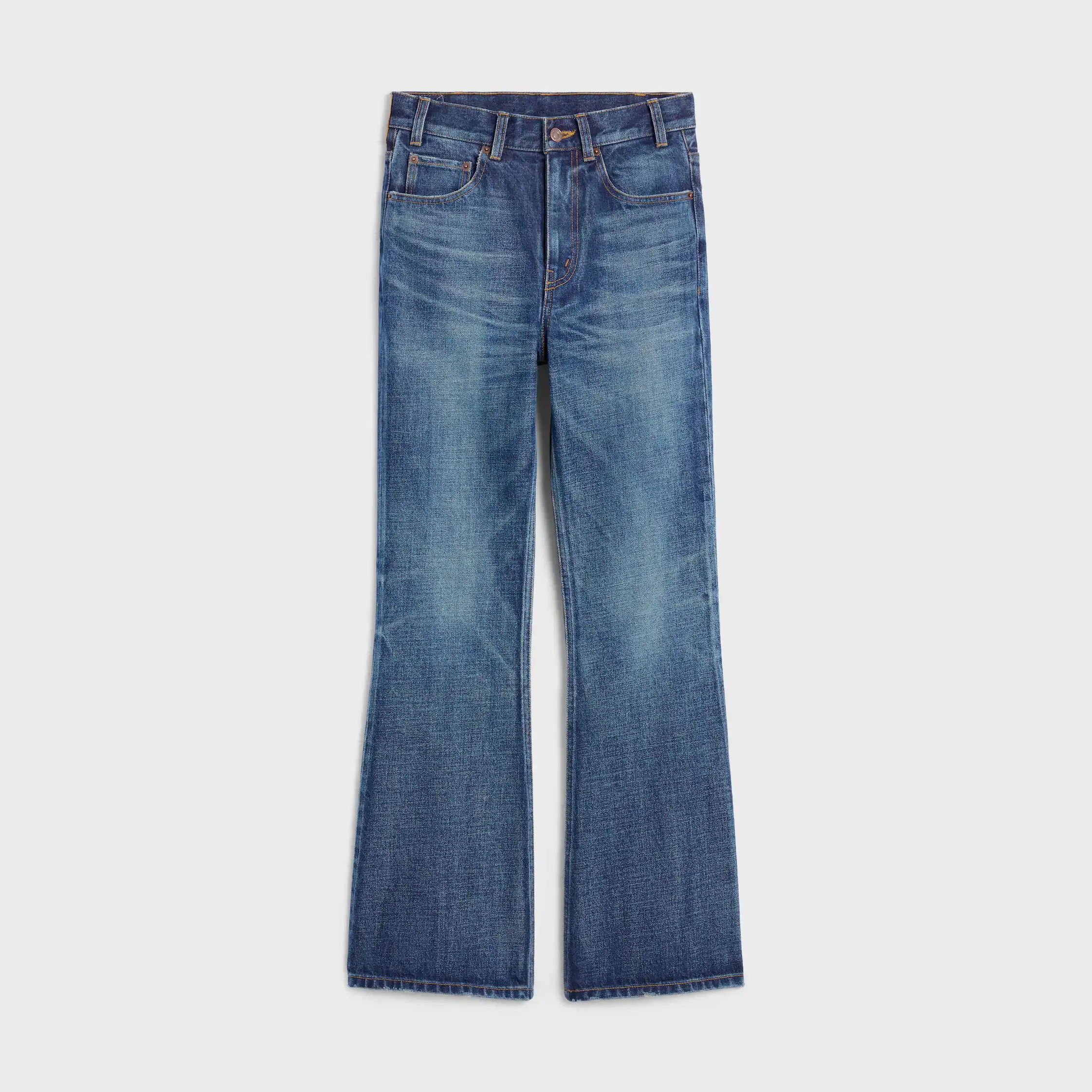 calças jeans bootcut em denim escuro com lavagem uniforme