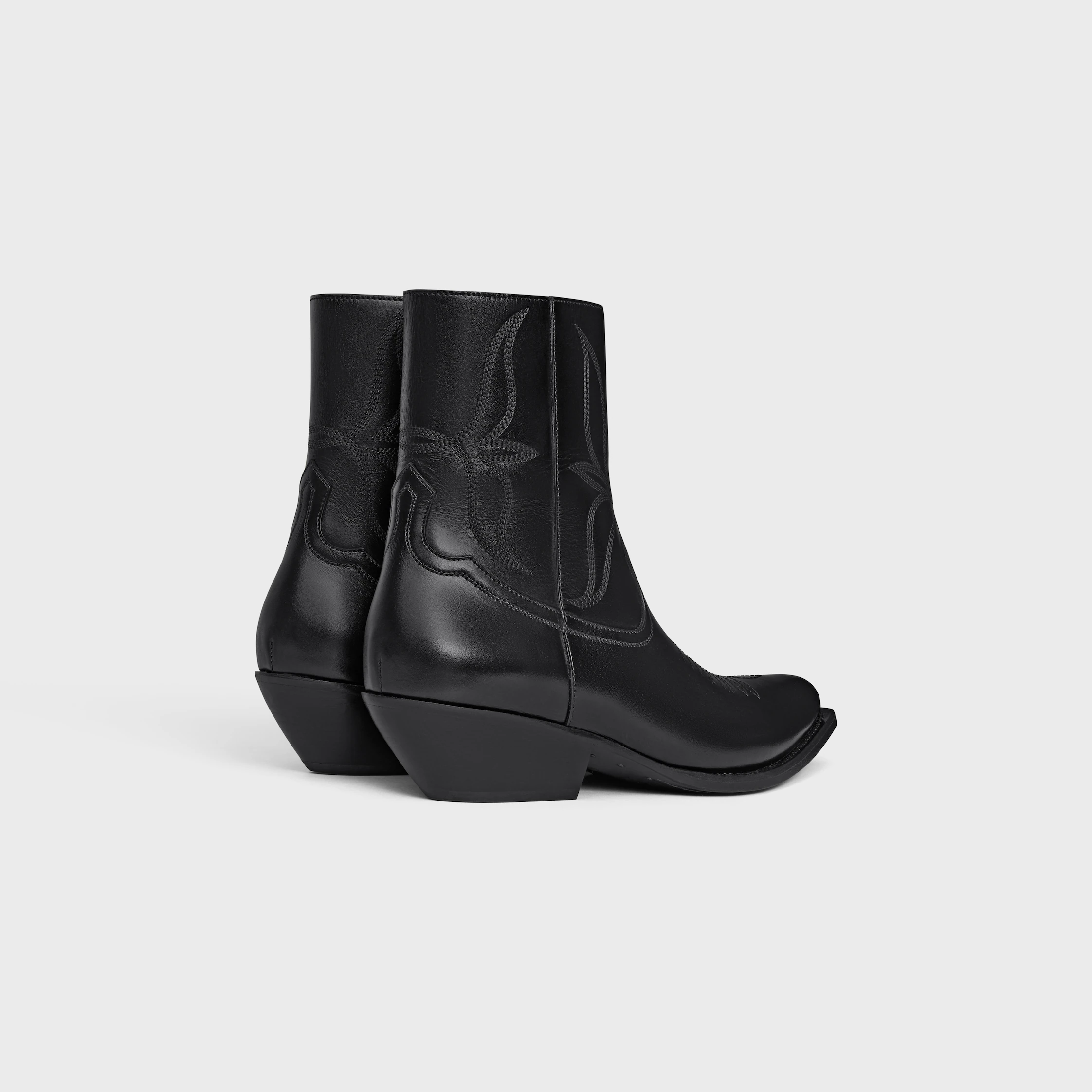 BOTAS LEON EM COURO DE NOVO BRILHANTE